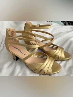 NWT easy street Alive 5 Gold Satin “Crissa” Strappy Heels - Size 11W
